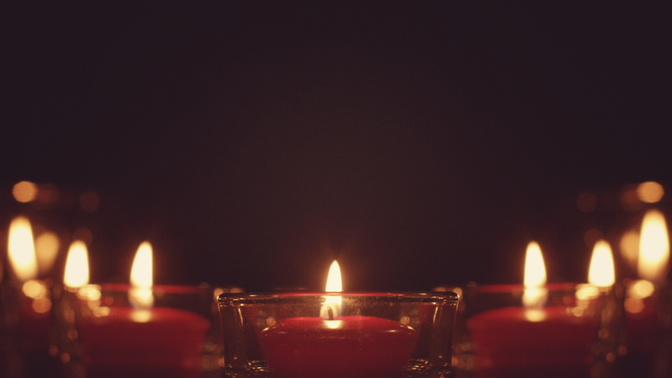 red candles - round
