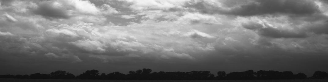 Cine Clouds - Horizon B&W_MS_1920x480.jpg