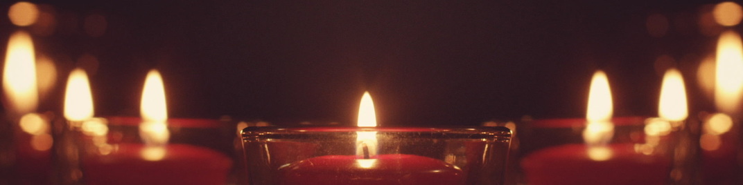 red candles - round