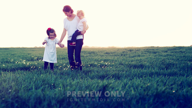 Happy_Mothers_Day_-_Fireflies_16x9-BACKGROUND#preset=tg_bg.jpg